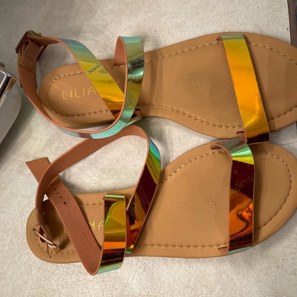 Sandals. - Picture 2 of 2